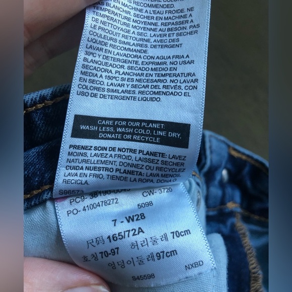 Denizen Levi’s size 7 or 28 denim shorts mom jeans style - Picture 5 of 5